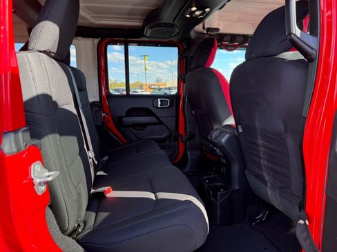 Used 2021 Jeep Wrangler Unlimited Sahara w/ Uconnect 4C Nav & Sound Group AWD/4WD image 24