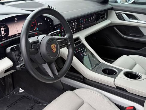 Used 2022 Porsche Taycan 4S image 9