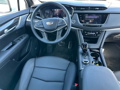 New 2025 Cadillac XT5 Sportv w/ LPO, Blue Accent Package AWD/4WD image 15