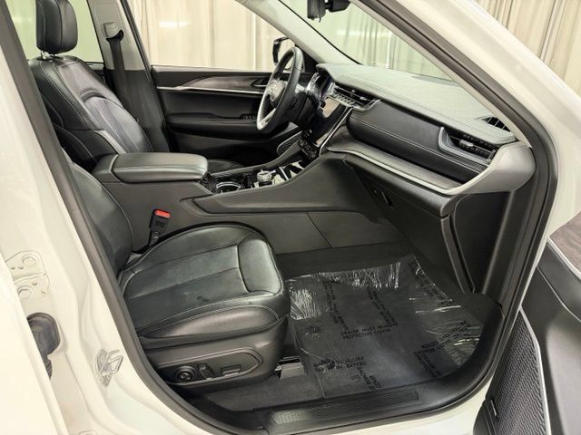Used 2023 Jeep Grand Cherokee Limited w/ Luxury Tech Group II AWD/4WD image 11