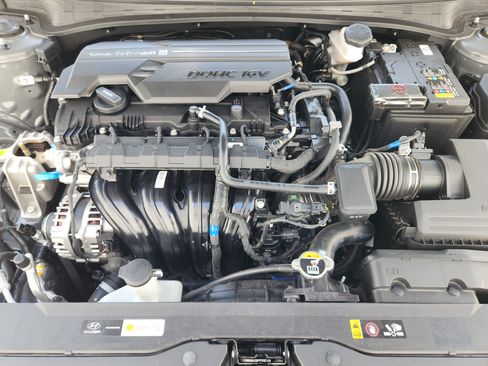 Used 2025 Hyundai Elantra Limited FWD image 33