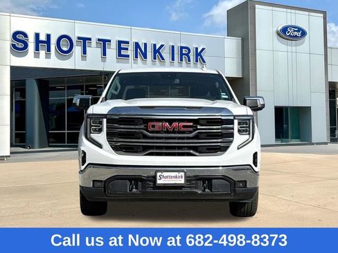 Used 2025 GMC Sierra 1500 SLT image 2