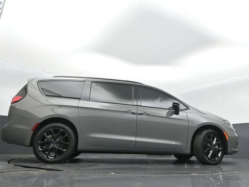 Used 2023 Chrysler Pacifica Limited w/ S Appearance Package AWD/4WD image 40