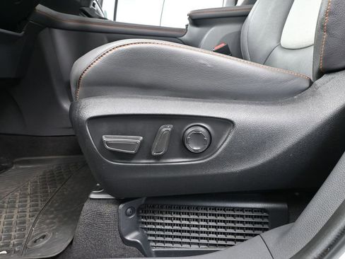 Used 2024 Toyota Sienna XSE AWD/4WD image 19