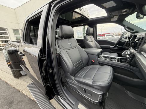 Used 2025 Ford F450 Platinum w/ Platinum Plus Package image 28