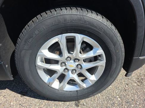 Used 2020 Chevrolet Traverse LT w/ Driver Confidence II Package AWD/4WD image 4