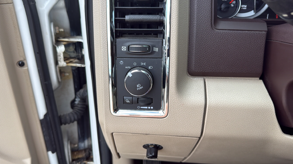 Used 2014 RAM 2500 Laramie AWD/4WD image 30