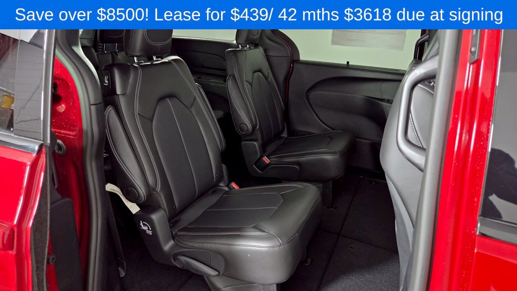New 2026 Chrysler Pacifica Select w/ S Appearance Package FWD image 30