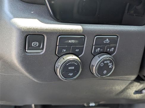Used 2023 Chevrolet Silverado 1500 LT AWD/4WD image 20