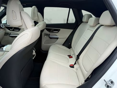 Used 2023 Mercedes-Benz GLC 300 4MATIC w/ Exclusive Trim Package image 14