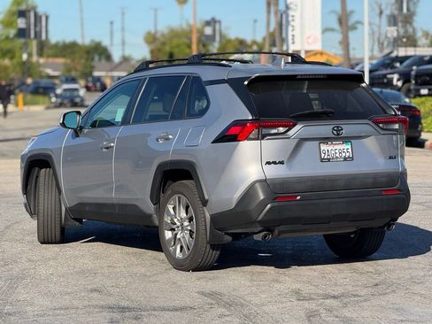 Used 2022 Toyota RAV4 XLE Premium image 2