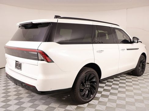New 2025 Lincoln Navigator Reserve w/ Jet Appearance Package image 24