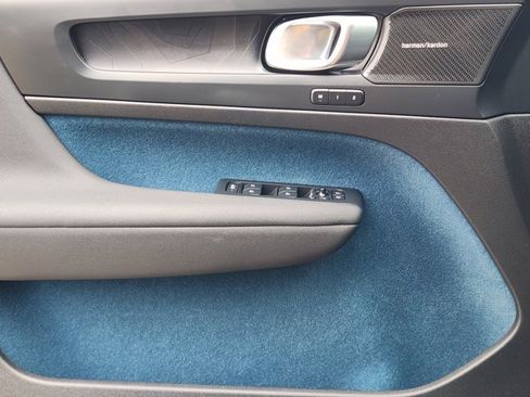 Used 2023 Volvo XC40 Recharge Ultimate image 22