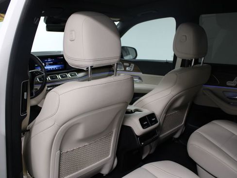 Used 2025 Mercedes-Benz GLS 450 4MATIC image 23