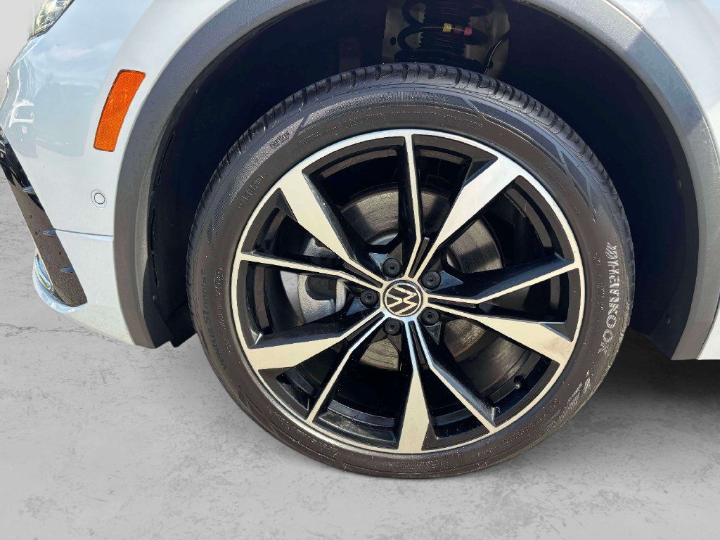 Used 2023 Volkswagen Tiguan SEL R-Line AWD/4WD image 10