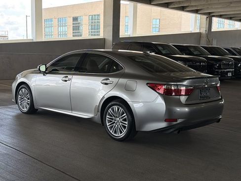 Used 2015 Lexus ES 350 w/ Luxury Package FWD image 2