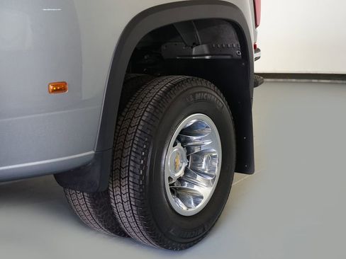 Used 2025 Chevrolet Silverado 3500 LT w/ Convenience Package image 21