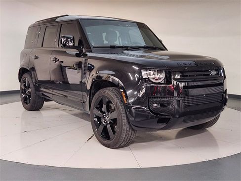 Used 2024 Land Rover Defender 110 X-Dynamic SE image 7