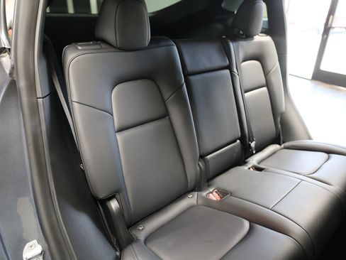 Used 2021 Tesla Model Y Performance image 36