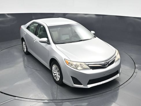 Used 2014 Toyota Camry LE FWD image 31