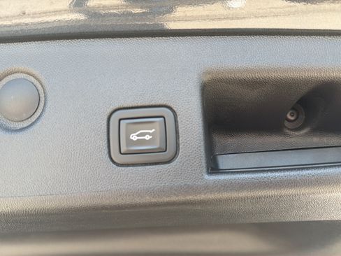 Used 2023 Chevrolet Equinox LT AWD/4WD image 24