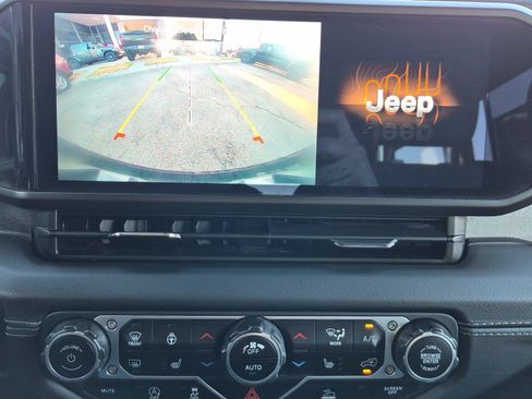 Used 2024 Jeep Wrangler Unlimited Sahara AWD/4WD image 28