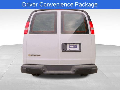 Used 2025 Chevrolet Express 2500 w/ Driver Convenience Package image 5