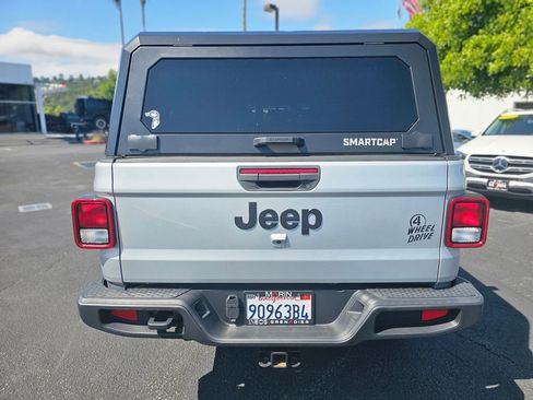 Used 2023 Jeep Gladiator Sport AWD/4WD image 3