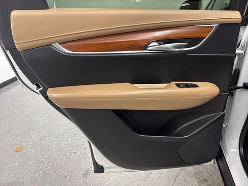 Used 2017 Cadillac XT5 Platinum image 22