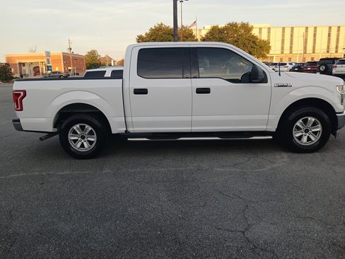 Used 2017 Ford F150 XLT image 4