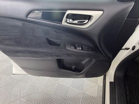 Used 2014 Nissan Pathfinder SV AWD/4WD image 8