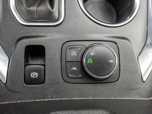 Used 2023 Chevrolet Traverse LT FWD image 31