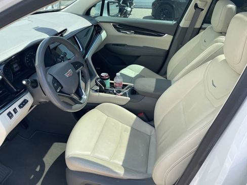 Used 2022 Cadillac XT6 Premium Luxury w/ Technology Package image 3