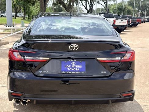 Used 2026 Toyota Camry SE FWD image 8