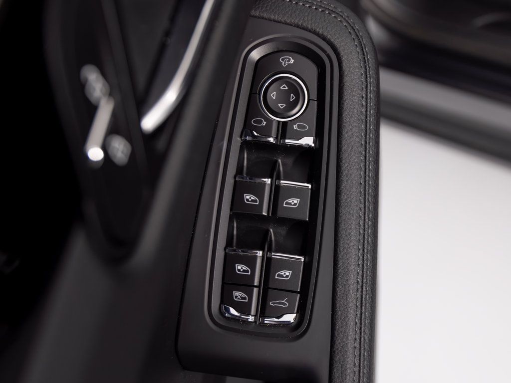 Certified 2026 Porsche Macan AWD/4WD image 22