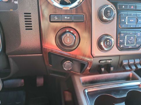 Used 2013 Ford F250 Lariat w/ Lariat Ultimate Pkg image 34