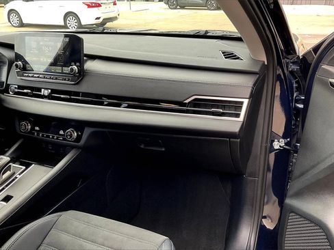 Used 2024 Mitsubishi Outlander SE Black Edition image 16