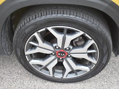 Used 2021 Kia Seltos SX w/ SX Sunroof Package AWD/4WD image 11