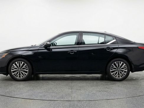 Used 2025 Nissan Altima 2.5 SV FWD image 5