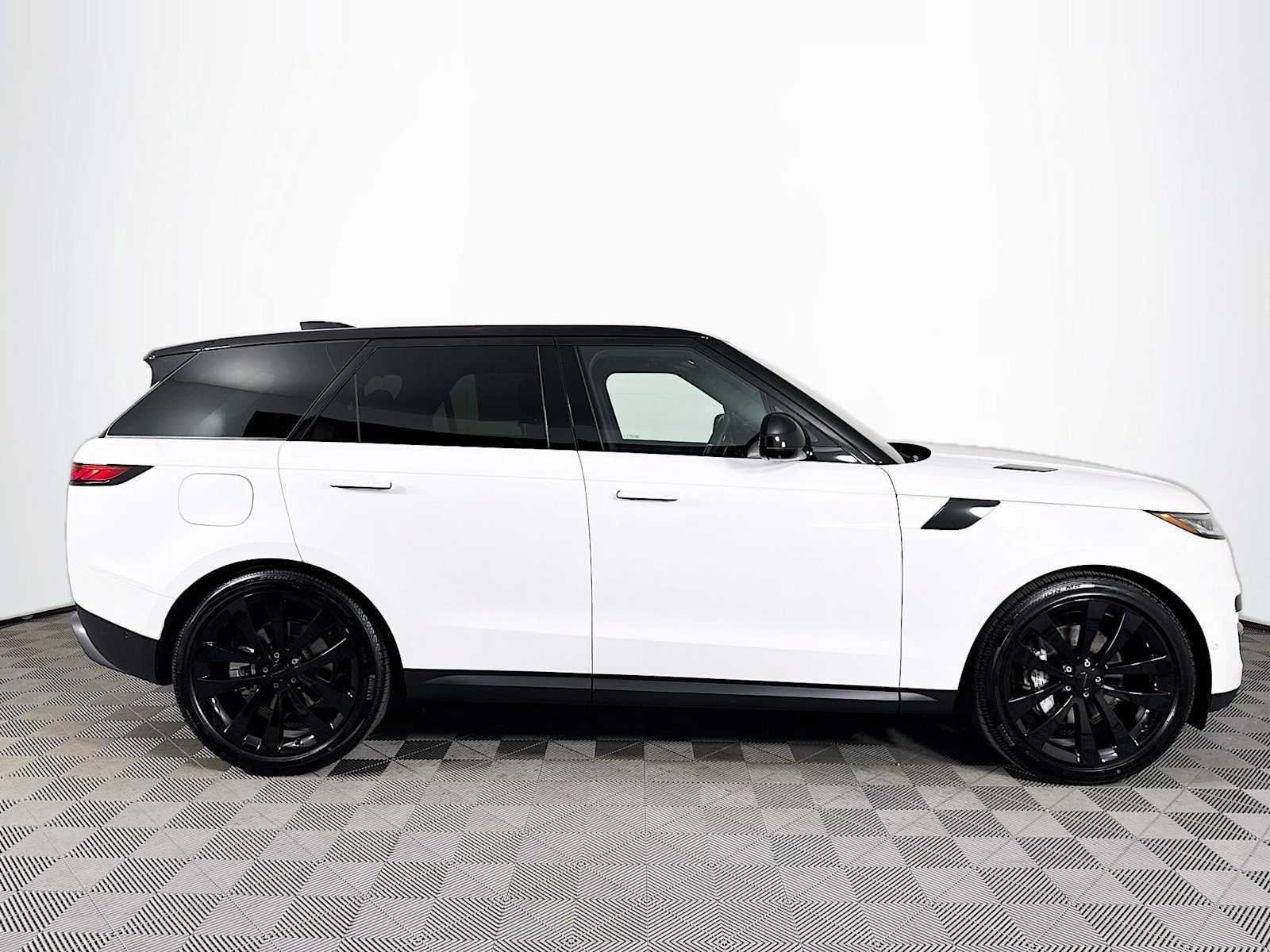 New 2026 Land Rover Range Rover Sport SE AWD/4WD image 4