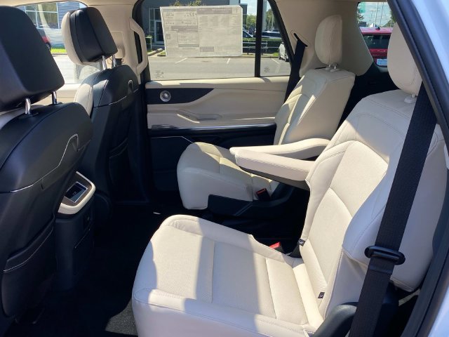 New 2027 Lincoln Navigator Reserve w/ Jet Appearance Package AWD/4WD image 7