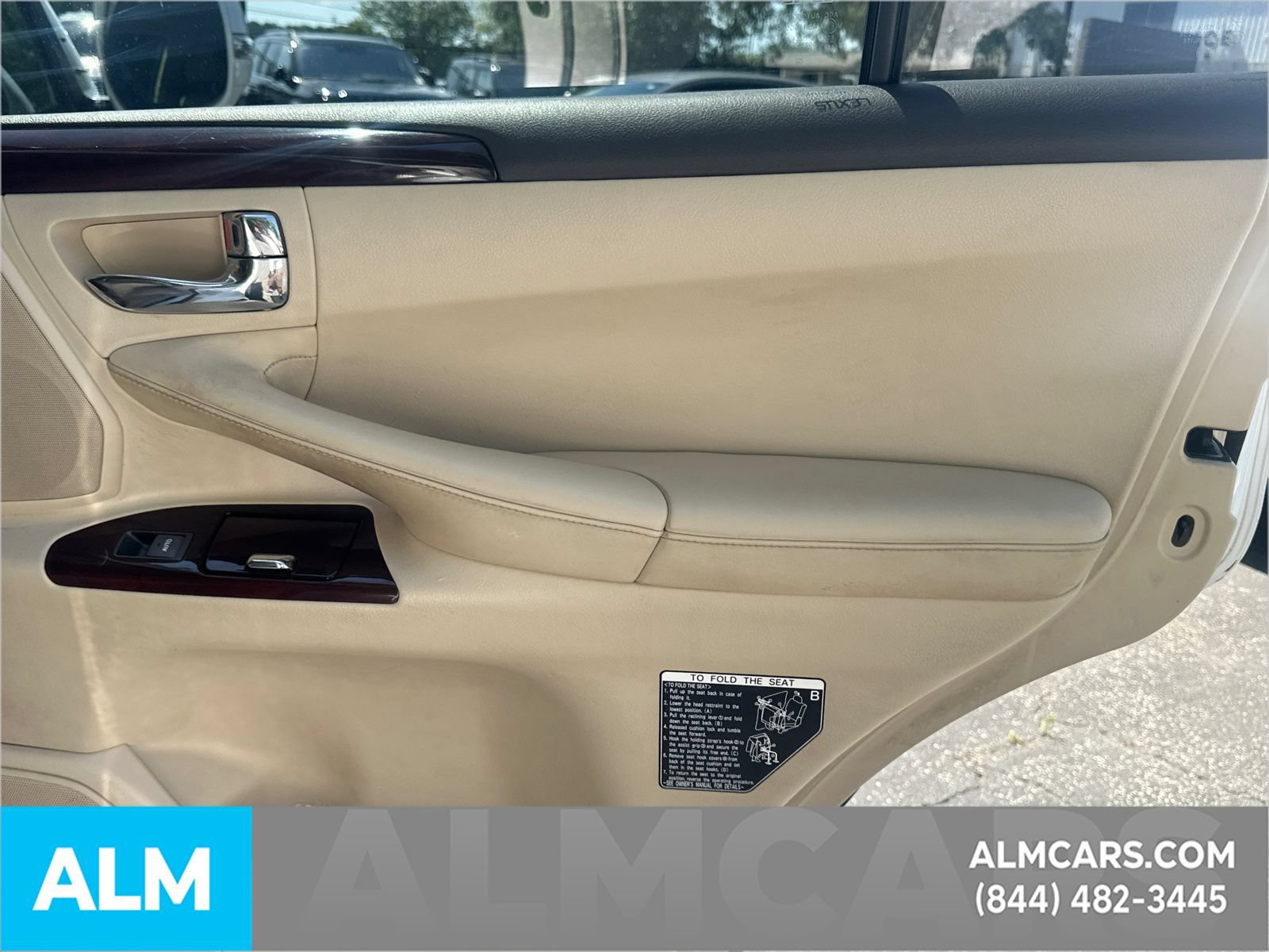 Used 2015 Lexus LX 570 4WD w/ Luxury Package image 18