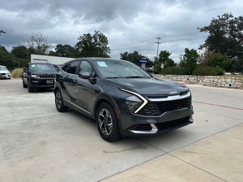 Used 2023 Kia Sportage LX image 7