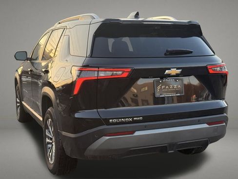 Used 2025 Chevrolet Equinox LT w/ Convenience Package II image 3