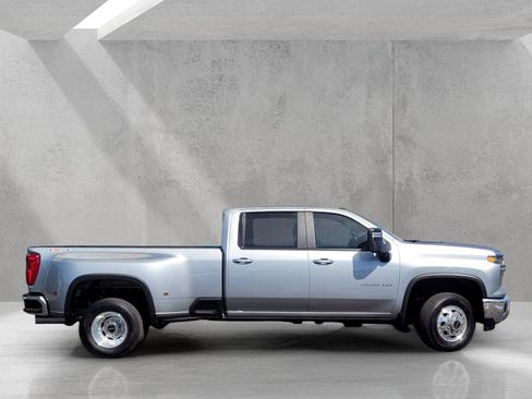 Used 2025 Chevrolet Silverado 3500 LT w/ Safety Package AWD/4WD image 3
