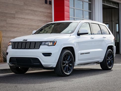 Used 2019 Jeep Grand Cherokee Altitude AWD/4WD image 7