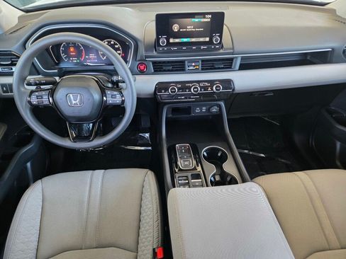 Used 2023 Honda Pilot LX image 10