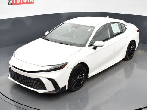 Used 2025 Toyota Camry SE image 24