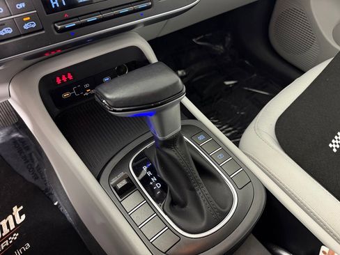 Used 2025 Hyundai Kona SEL image 18