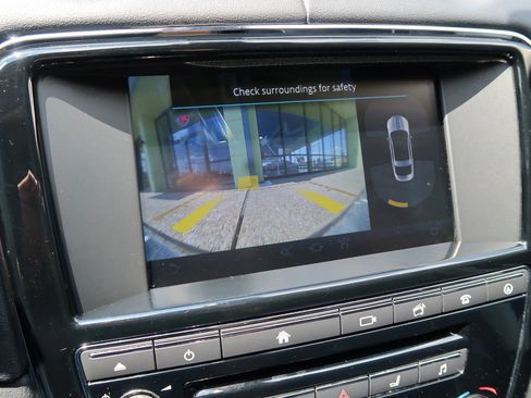 Used 2017 Jaguar XJ R-Sport image 29